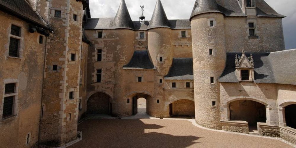 petit château de la Loire – Fougères sur Bièvre